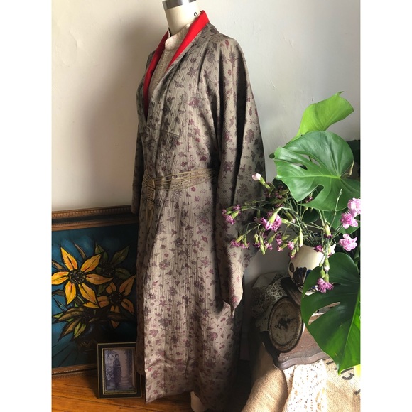 Victorian Silk-Floral Vintage Japanese Kimono - Picture 4 of 8